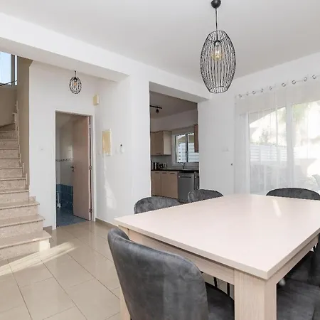 Willa Pernera Gardens Ekaterina Protaras