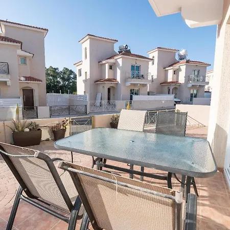 Willa Pernera Gardens Ekaterina